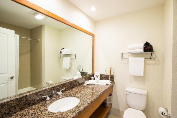 Inn at the Cove image 9